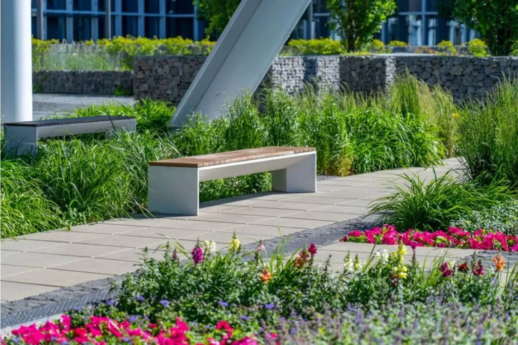 Gardener Says Her Employer Wants Her to Remove the Vegetable Garden She Planted Outside the Office Breakroom, Now Coworkers Are Petitioning to Keep It Apple App Store