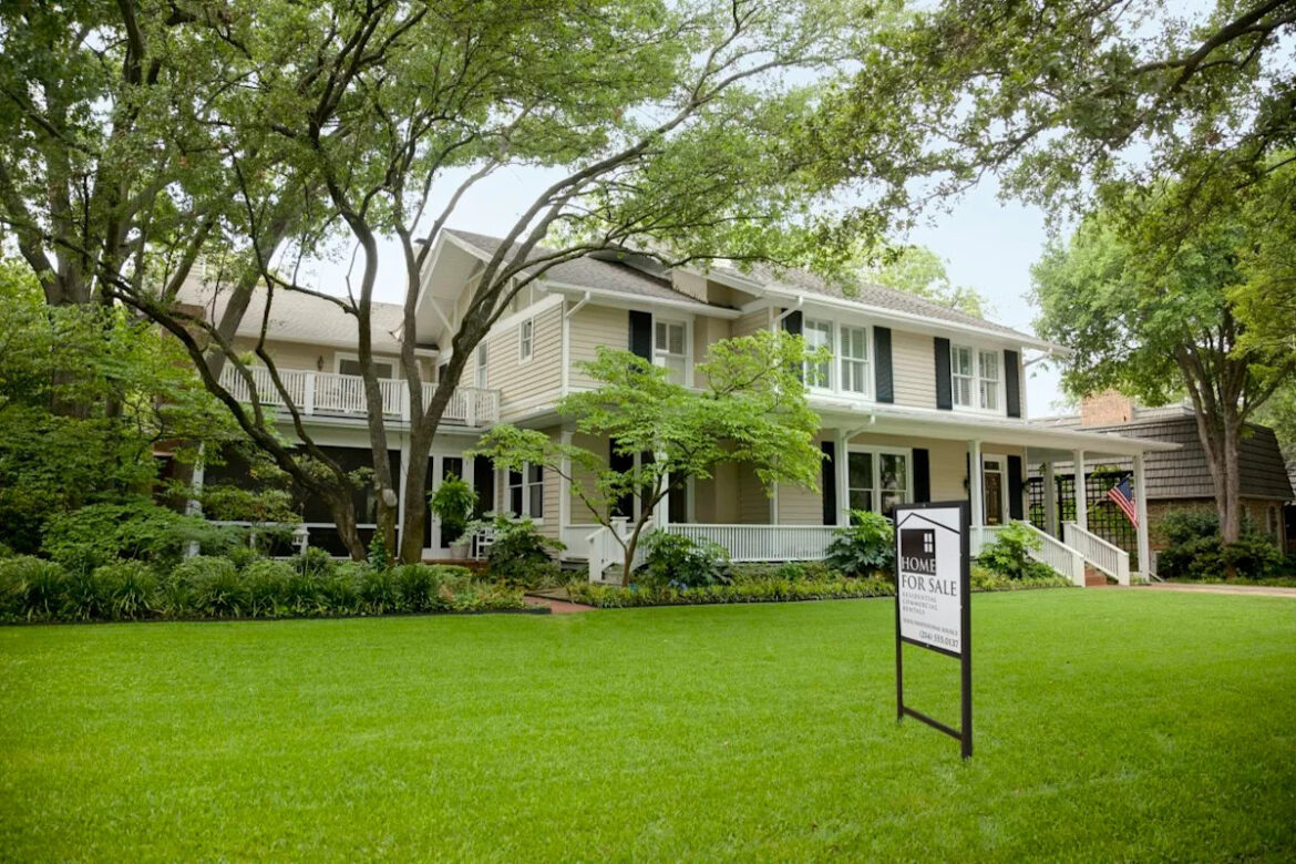 4 Yard Mistakes Realtors Notice Before They Even Walk Inside 4 Yard Mistakes Realtors Notice Before They Even Walk Inside