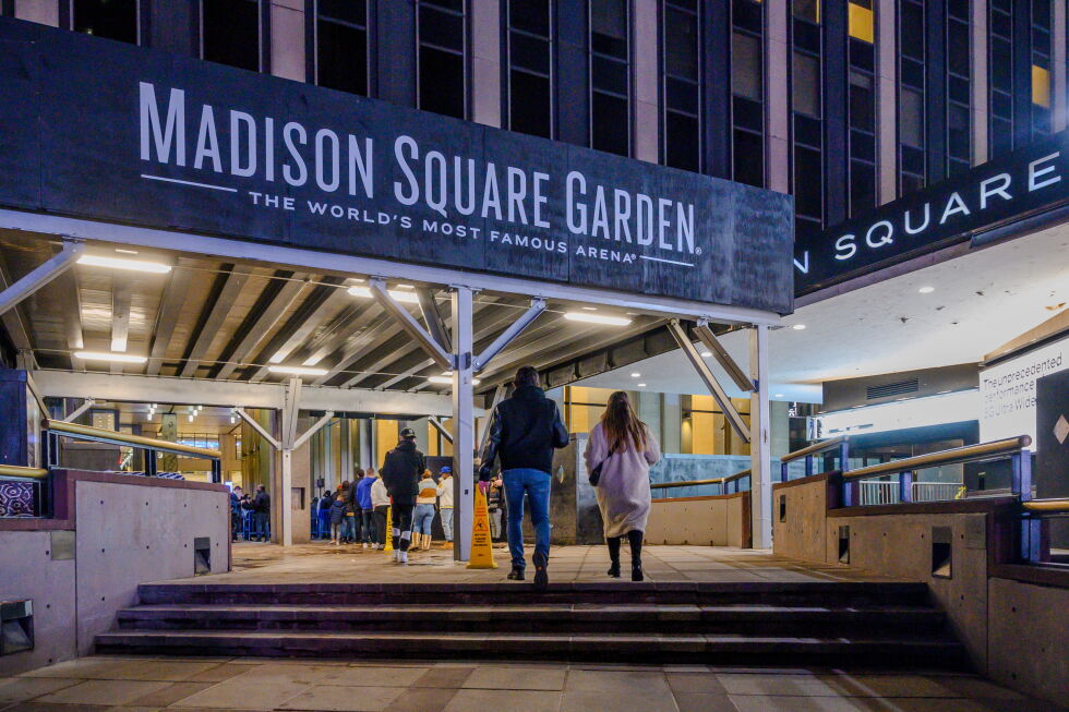 Man falls to his death during Madison Square Garden concert Man falls to his death during Madison Square Garden concert