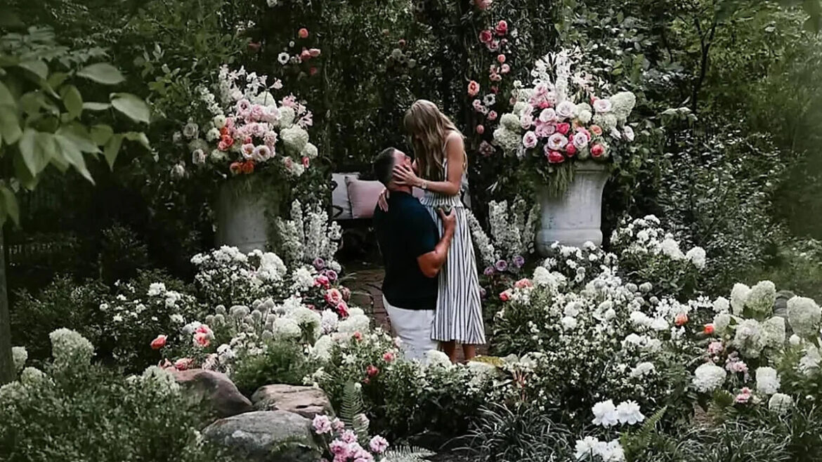 Taylor Swift and Travis Kelce just got married at MSG — 13 garden resorts channeling his proposal Taylor Swift and Travis Kelce just got married at MSG — 13 garden resorts channeling his proposal