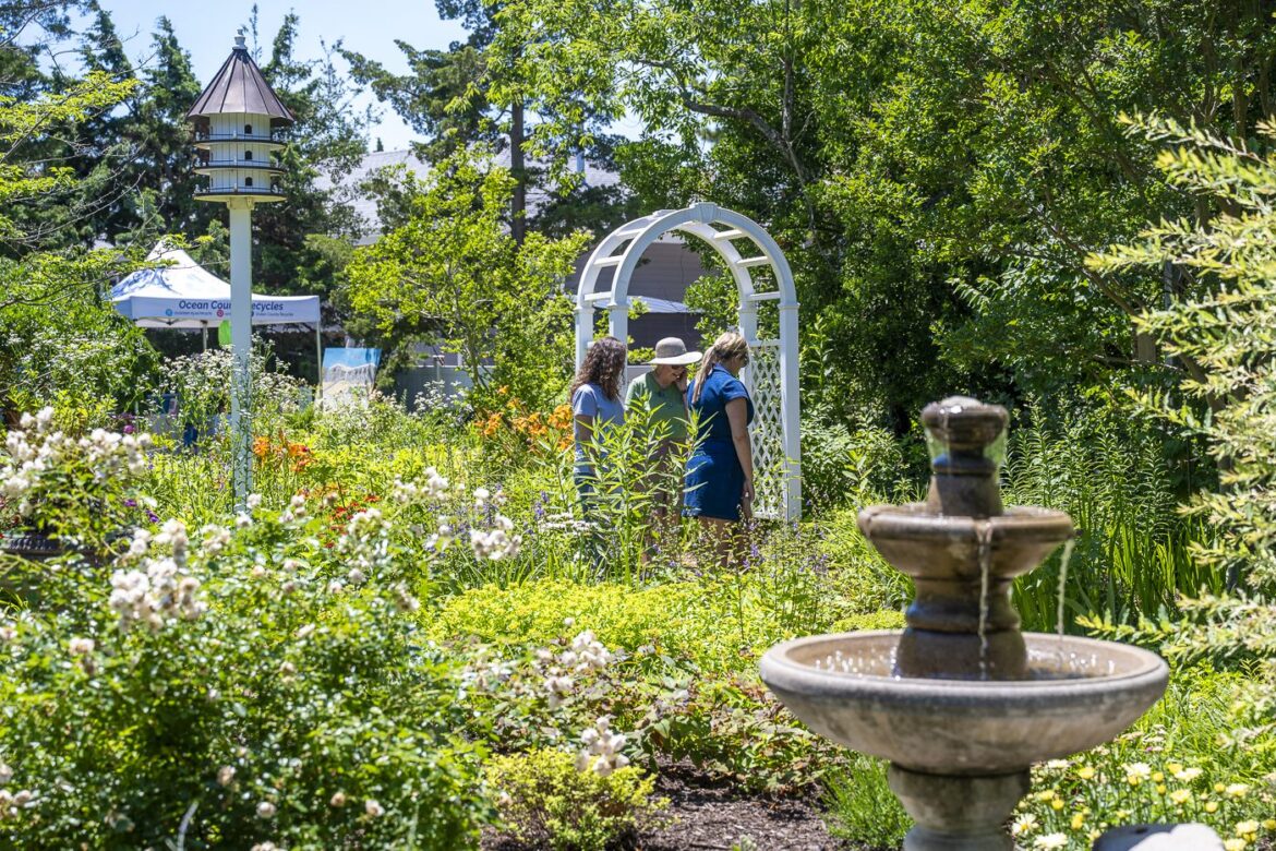 Outdoor Living Tour Cultivates Appreciation, Generates Funds for Garden Club of LBI Outdoor Living Tour Cultivates Appreciation, Generates Funds for Garden Club of LBI