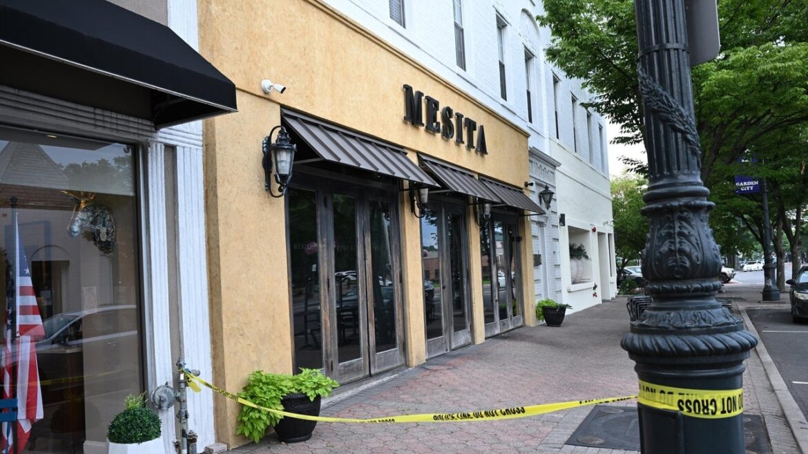 75 firefighters put down fire at Garden City restaurant, utilities to 10 nearby businesses shut down