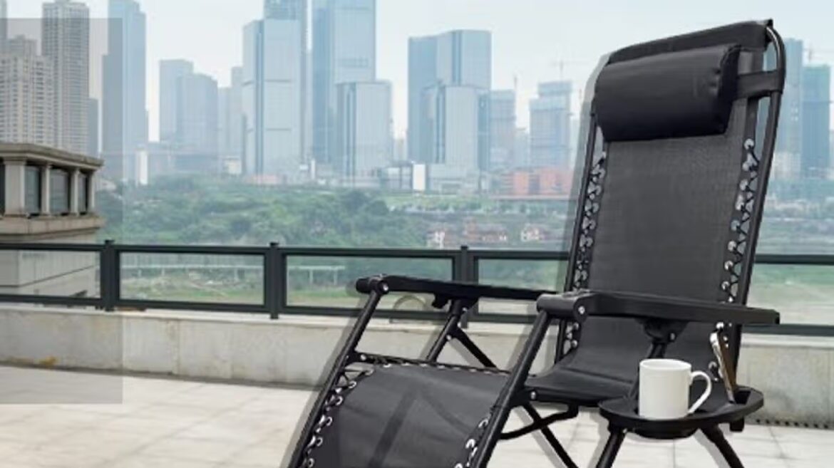 ‘Very comfortable’ £36 garden recliner chair folds up for easy storage in small spaces Daily Mirror