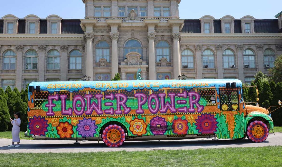 New York Botanical Garden’s newest exhibition ‘Flower Power’ fuses political history with psychedelic art – Bronx Times New York Botanical Garden’s newest exhibition ‘Flower Power’ fuses political history with psychedelic art – Bronx Times