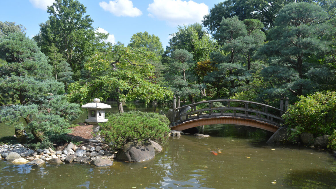 Illinois' 'Crown Jewel' Is A Tranquil Garden Escape Where Japanese Artistry Meets Midwestern Charm