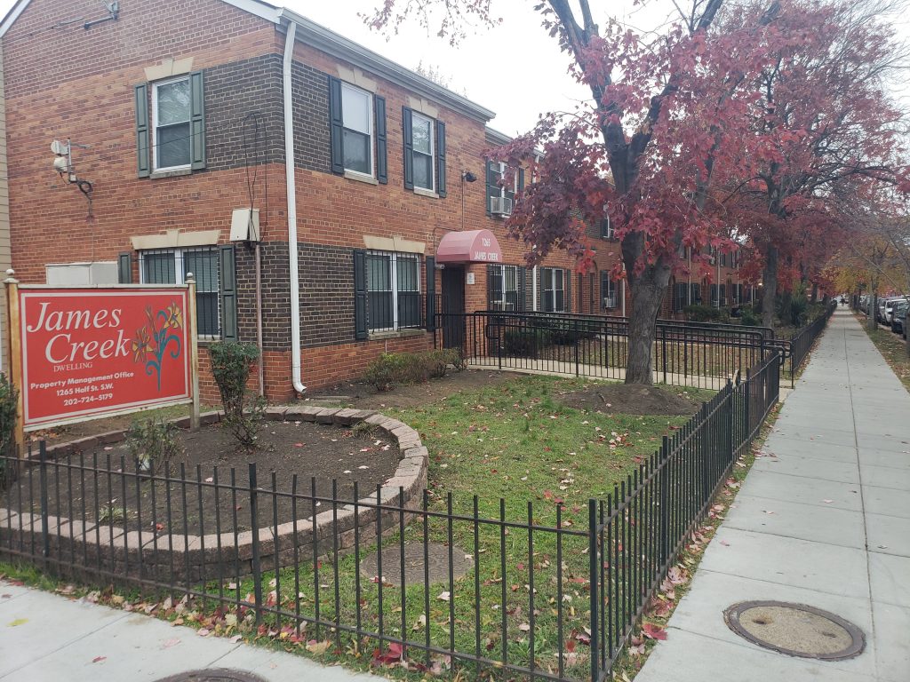 Meet Your Neighbors at James Creek and Syphax Gardens Meet Your Neighbors at James Creek and Syphax Gardens