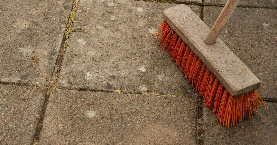 How to clean your garden patio with two cheap items