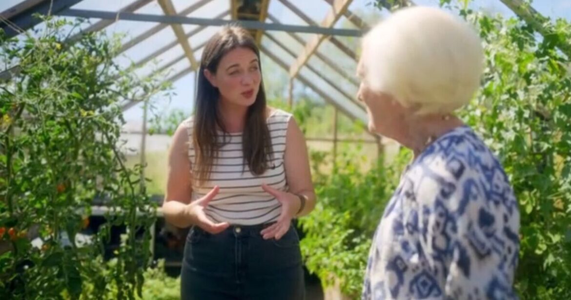 Gardeners’ World hit with complaints as fans brand show ‘unwatchable’ | TV & Radio | Showbiz & TV Gardeners' World hit with complaints as fans brand show 'unwatchable' | TV & Radio | Showbiz & TV