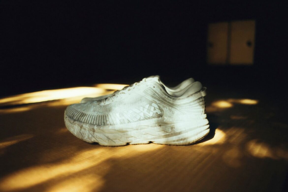 Beams sends the Hoka Bondi 7 through a Zen Garden Beams sends the Hoka Bondi 7 through a Zen Garden