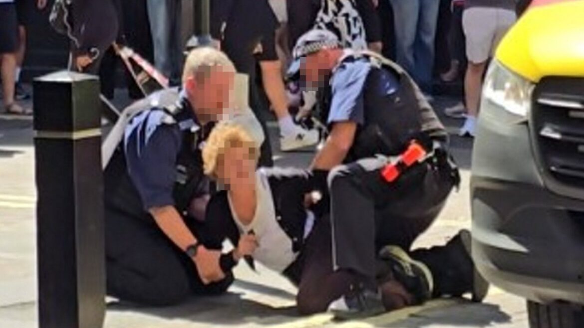 Mass stabbing in Covent Garden leaves four people seriously hurt Mass stabbing in Covent Garden leaves four people seriously hurt