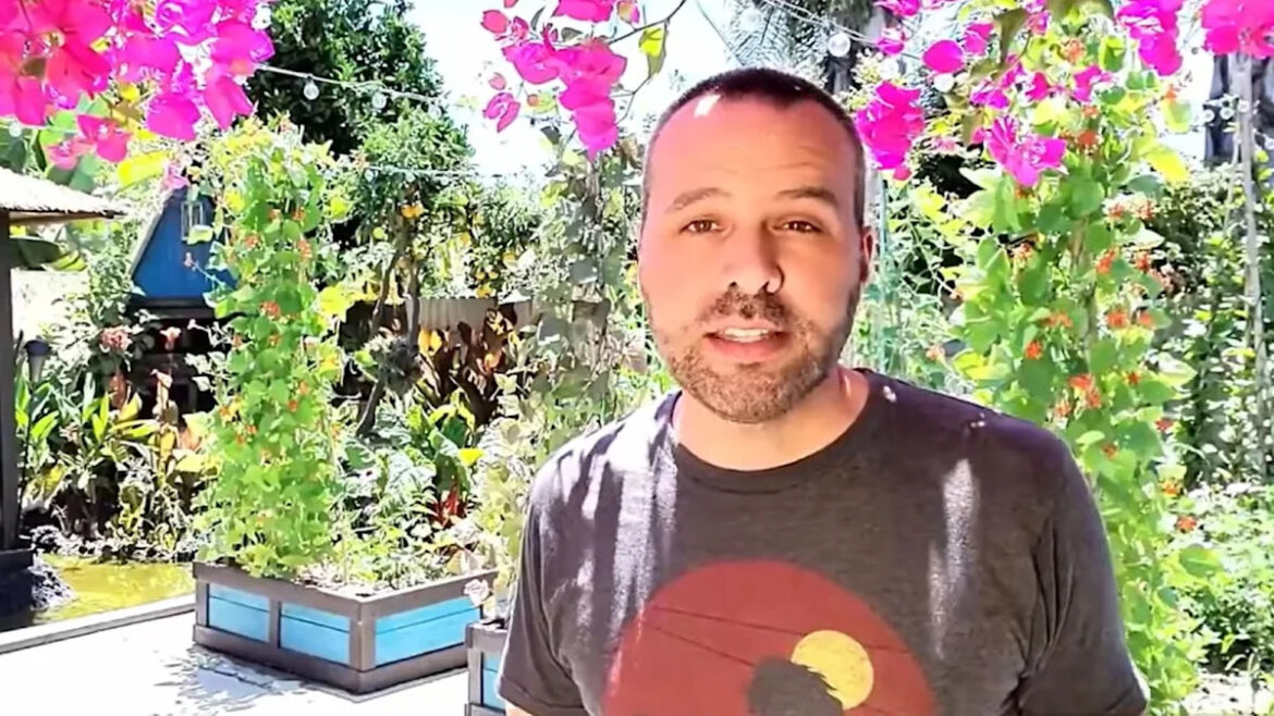 Gardener shares 4 vertical tricks that make growing zucchini, melons, and pumpkins in a small space possible Gardener shares 4 vertical tricks that make growing zucchini, melons, and pumpkins in a small space possible