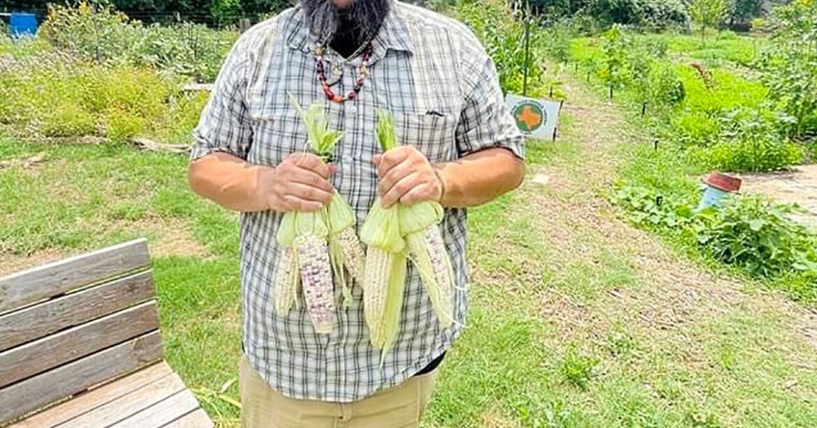 Central Texas Cherokee Township members sharing gardening knowledge | Culture