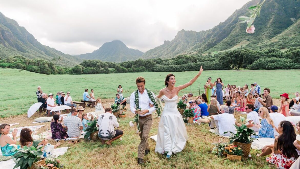 A Garden Party Wedding in Hawaiian Paradise A Garden Party Wedding in Hawaiian Paradise
