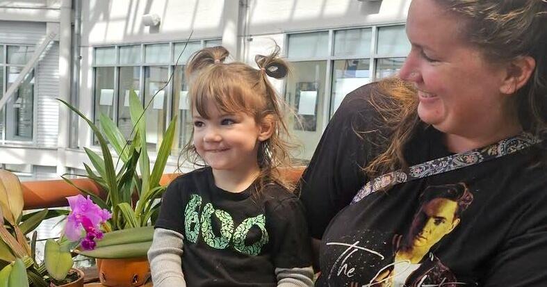 Little girl becomes Cheyenne Botanic Gardens’ 500,000th visitor | Local & State News Little girl becomes Cheyenne Botanic Gardens' 500,000th visitor | Local & State News