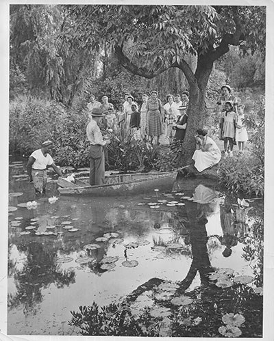 Program at Kenilworth in 1952 A park ranger stands in a rowboat near the edge of a pond as he addresses a small crowd.